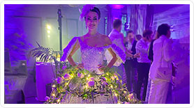 Robe Champagne L'Oreal avec fleurs roses
