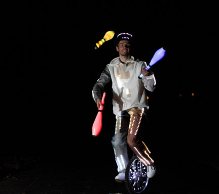 jongleur monocycle lumineux